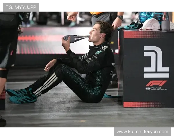 梅赛德斯车队在新加坡大奖赛中表现强劲，梅赛德斯演出